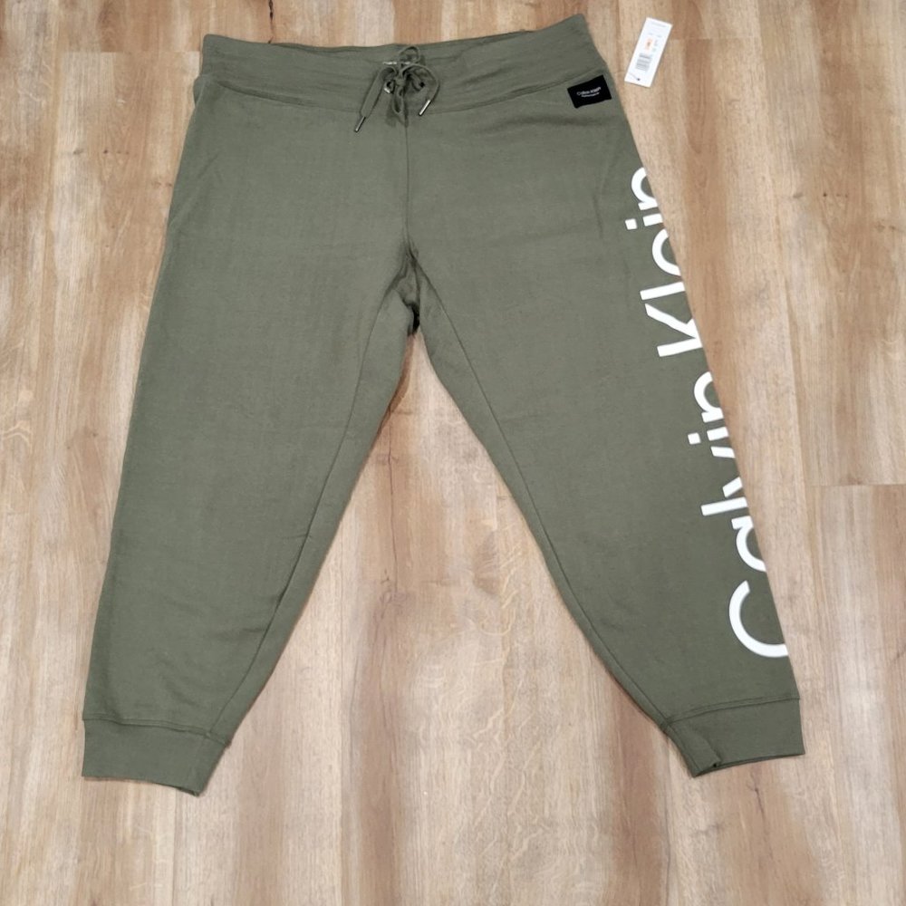 NWT Calvin Klein Performance Jogger. Women's size 2X